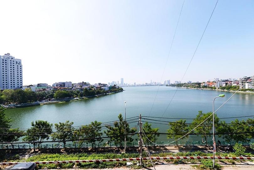 Khách sạn hẻo lánh Lakefront